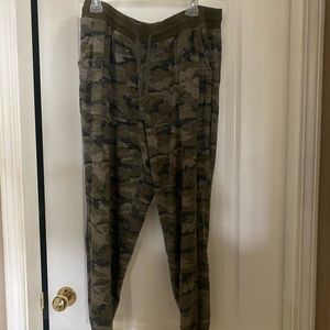 Ladies 2x camo joggers lightweight